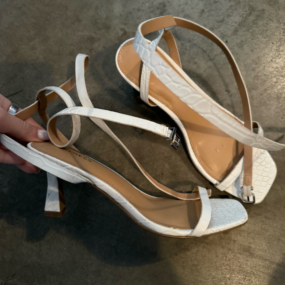 Express Heels - Picture 2 of 8